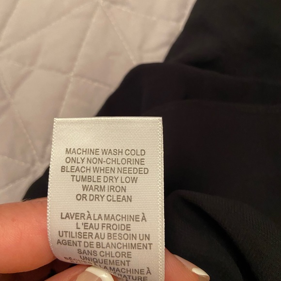 Banana Republic size 4 black pleated blouse - Picture 5 of 5